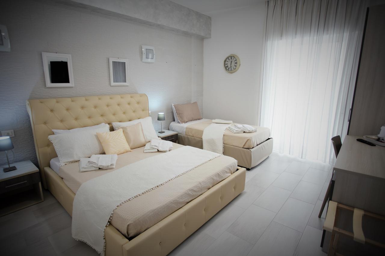 Central Apartments Crotone Dış mekan fotoğraf